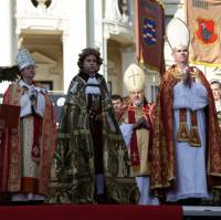 Korunovačné slávnosti 2014 - kráľ Jozef v korunovačnom plášti